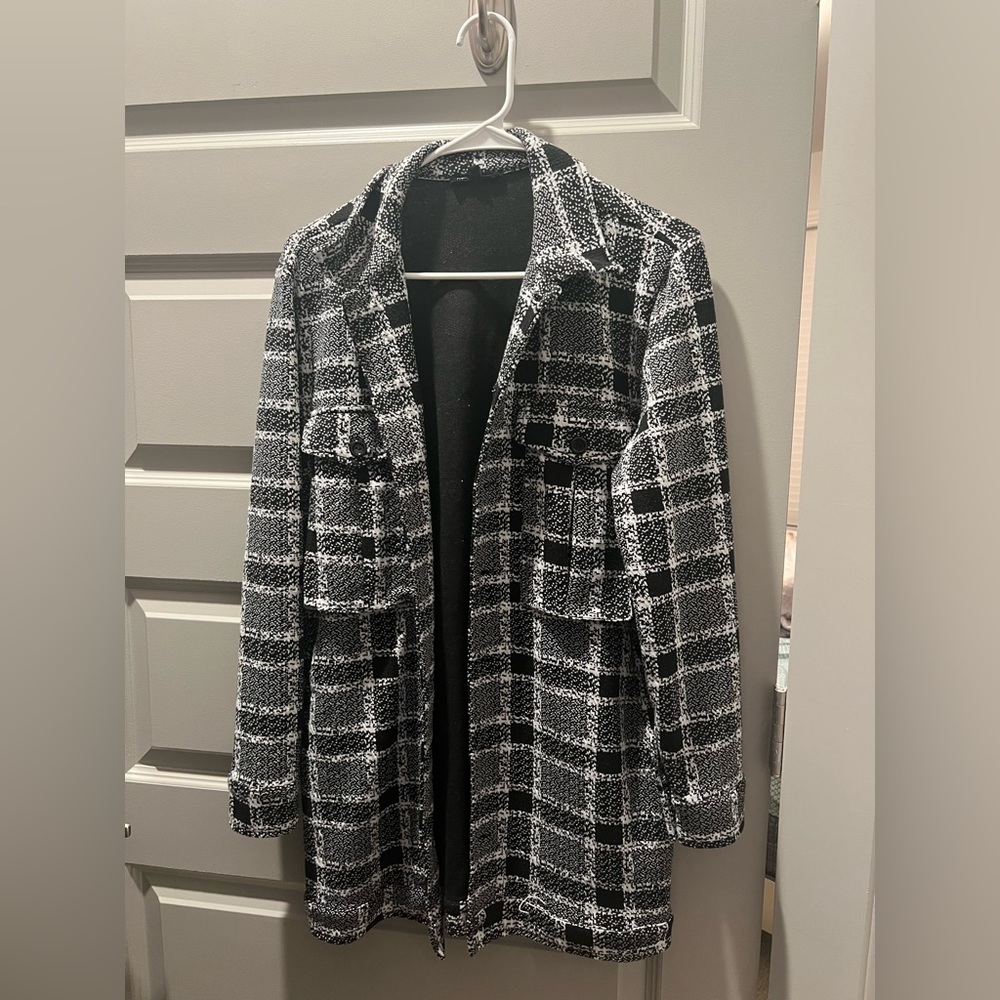 High quality. Size S and the brand is Stella Luce.
